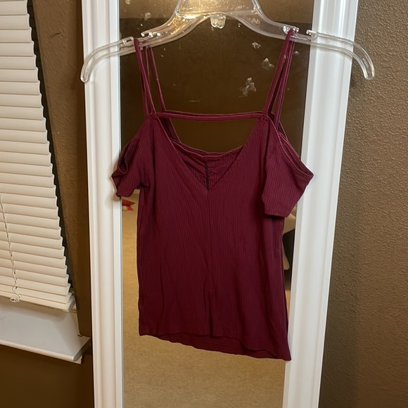 AE COLD SHOULDER TOP - Picture 3 of 3